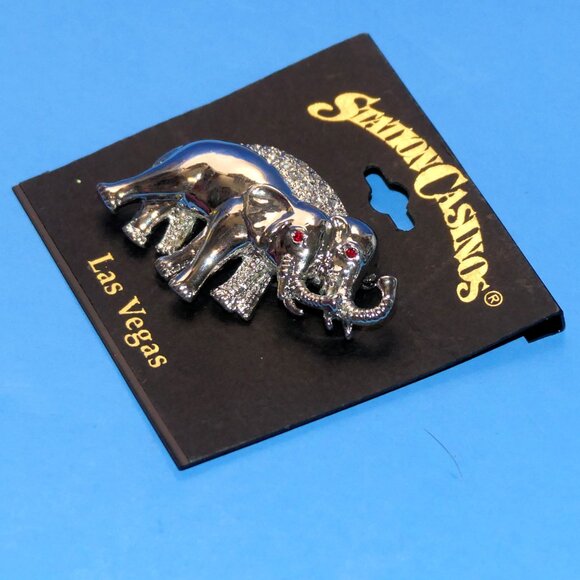 Vintage STATION CASINOS Las Vegas Elephant Brooch Pin Rhinestones Silver Tone - Picture 3 of 5